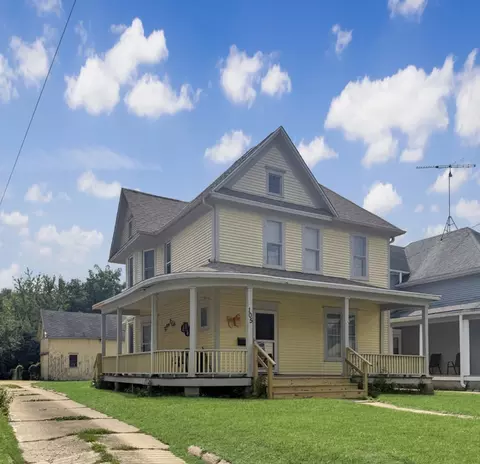 105 W Empire St, Freeport, IL 61032