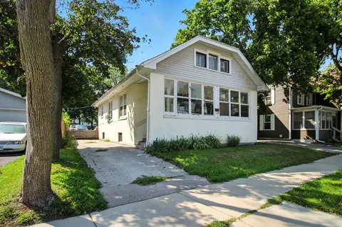 709 S River St, Aurora, IL 60506