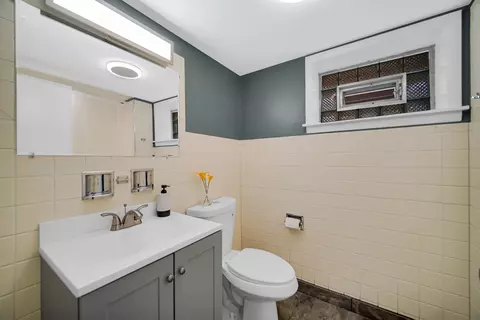Bath - 445 W 98th St, Chicago, IL 60628 photo 2 of 2