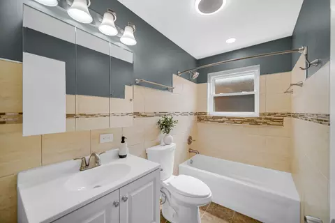 Bath - 445 W 98th St, Chicago, IL 60628 photo 1 of 2
