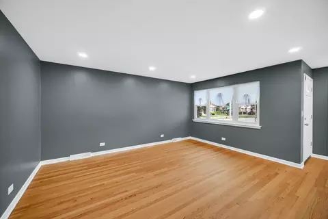 Living - 445 W 98th St, Chicago, IL 60628 photo 1 of 2