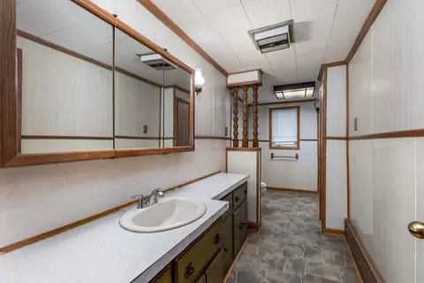 Bath - 452 Pine St, Marseilles, IL 61341 photo 1 of 2