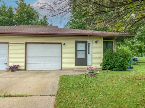 602 N Illini Ave # A, Pontiac, IL 61764