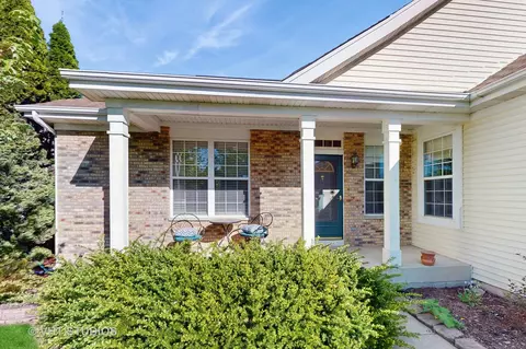 Exterior - 376 Willow Rd, Lakemoor, IL 60051 photo 3 of 5