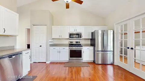 Kitchen - 376 Willow Rd, Lakemoor, IL 60051 photo 1 of 2