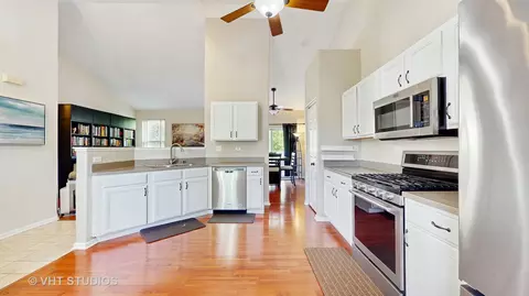 Kitchen - 376 Willow Rd, Lakemoor, IL 60051 photo 2 of 2