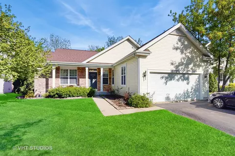 Exterior - 376 Willow Rd, Lakemoor, IL 60051 photo 2 of 5