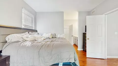 Bedroom - 376 Willow Rd, Lakemoor, IL 60051 photo 1 of 2