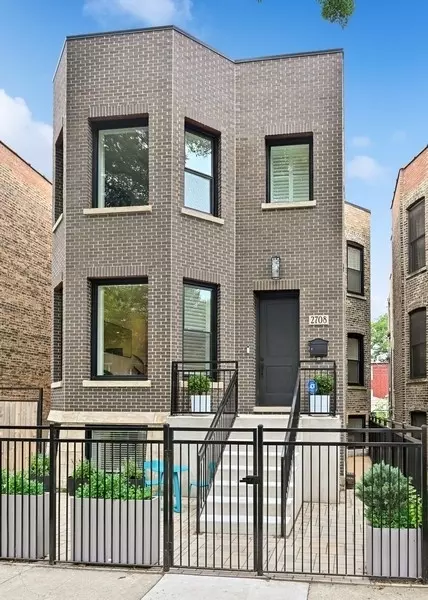 2708 N Albany Ave, Chicago, IL 60647