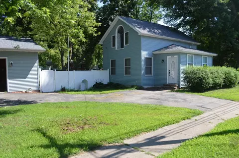 309 S Main St, Walnut, IL 61376