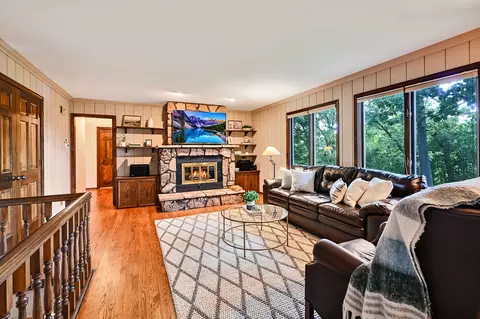 Living - 8141 Ridgepointe Dr, Burr Ridge, IL 60527 photo 3 of 5