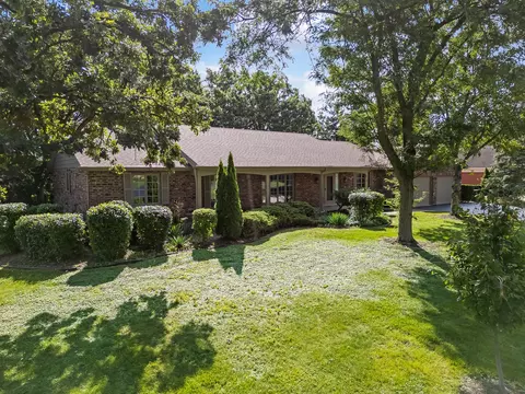 Exterior - 8141 Ridgepointe Dr, Burr Ridge, IL 60527 photo 6 of 17
