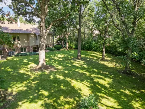 Exterior - 8141 Ridgepointe Dr, Burr Ridge, IL 60527 photo 15 of 17