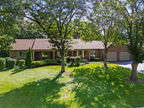 Exterior - 8141 Ridgepointe Dr, Burr Ridge, IL 60527 photo 8 of 17