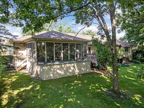 Exterior - 8141 Ridgepointe Dr, Burr Ridge, IL 60527 photo 16 of 17
