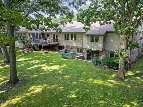 Exterior - 8141 Ridgepointe Dr, Burr Ridge, IL 60527 photo 12 of 17