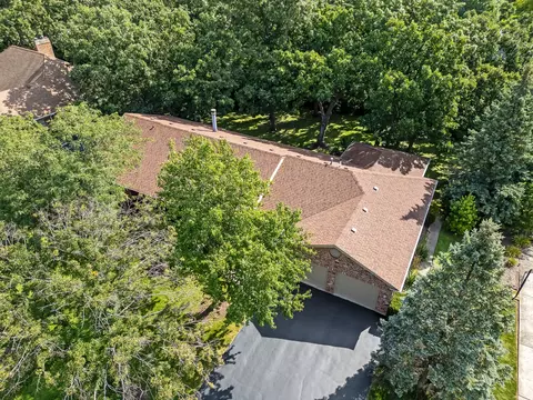 View/Area - 8141 Ridgepointe Dr, Burr Ridge, IL 60527 photo 1 of 2