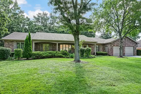 Exterior - 8141 Ridgepointe Dr, Burr Ridge, IL 60527 photo 2 of 17