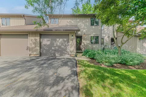 928 Stratford Ct #23, Grayslake, IL 60030