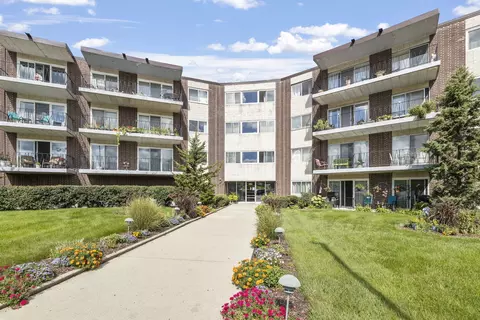 5540 Walnut Ave #15B, Downers Grove, IL 60515
