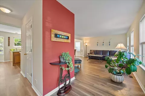 Entry Way - 1439 Huntcliff Rd, Bartlett, IL 60103 photo 2 of 3