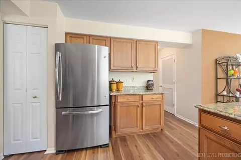 Kitchen - 1439 Huntcliff Rd, Bartlett, IL 60103 photo 2 of 3