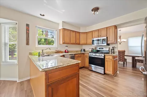 Kitchen - 1439 Huntcliff Rd, Bartlett, IL 60103 photo 3 of 3