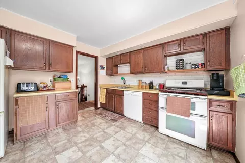 913 W Main St, Cary, IL 60013 photo 5