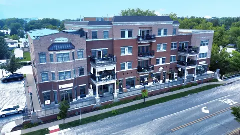 17200 Oak Park Ave #203, Tinley Park, IL 60477