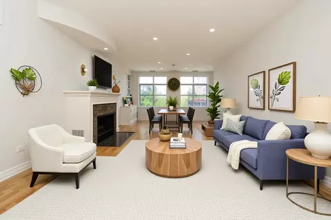 Living - Undisclosed, Chicago, IL 60661 photo 1 of 4