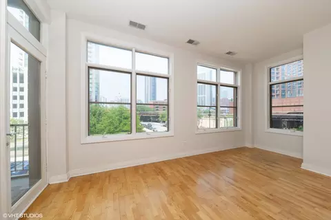 Living - Undisclosed, Chicago, IL 60661 photo 4 of 4