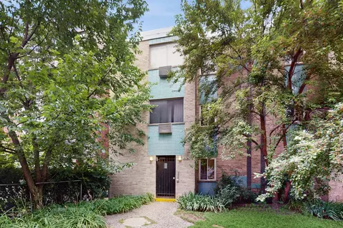 1436 W Farwell Ave #2D, Chicago, IL 60626