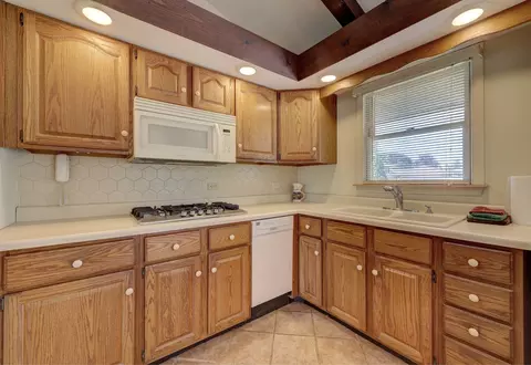 410 Dover Dr, Des Plaines, IL 60018 photo 8