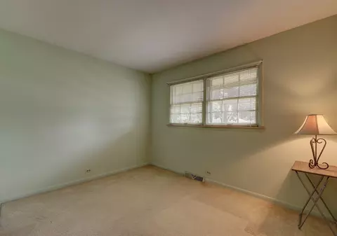410 Dover Dr, Des Plaines, IL 60018 photo 14
