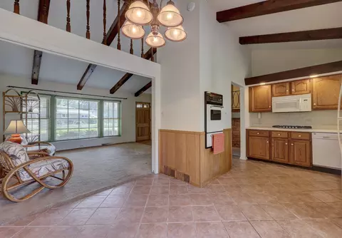 410 Dover Dr, Des Plaines, IL 60018 photo 12