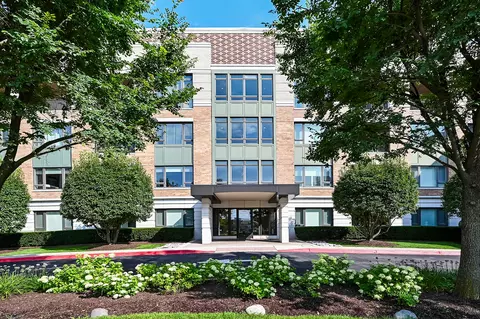 1000 Village Center Dr #113, Burr Ridge, IL 60527