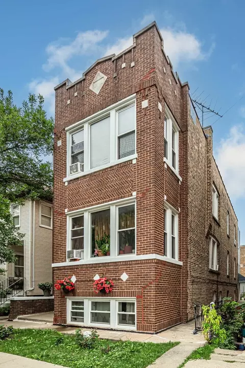 2240 N Austin Ave, Chicago, IL 60639