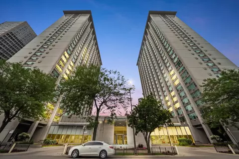 3600 N Lake Shore Dr #2720, Chicago, IL 60613