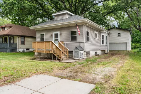 909 Woods Ave, Joliet, IL 60436