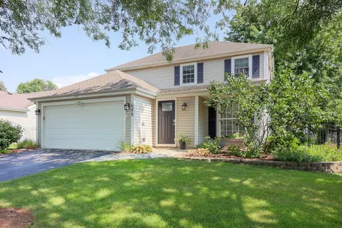 688 Thunderbird Trl, Carol Stream, IL 60188