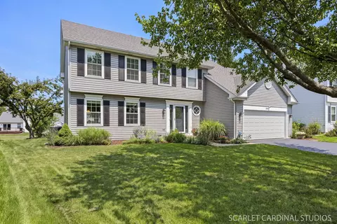 205 Meadowview Ln, Aurora, IL 60502