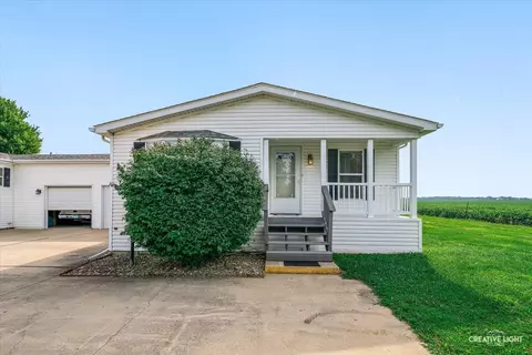 879 Meadowlark Cir #B, Sandwich, IL 60548
