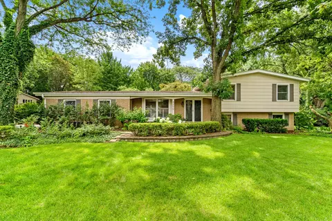 200 Blueberry Rd, Libertyville, IL 60048