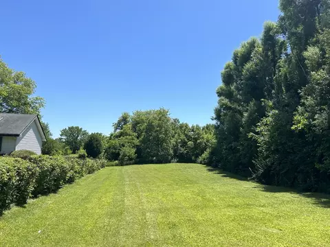 110 Minarette Dr, Poplar Grove, IL 61065