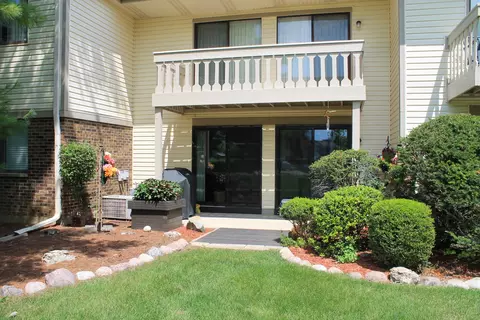 5152 Coventry Ln #9-C-1, Gurnee, IL 60031