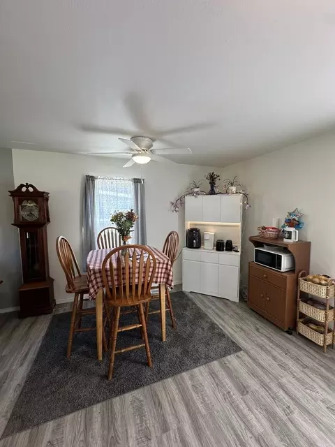 Dining - 623 Fourth Ave, Dixon, IL 61021 photo 1 of 2
