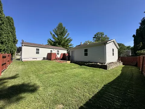 Exterior - 623 Fourth Ave, Dixon, IL 61021 photo 2 of 4