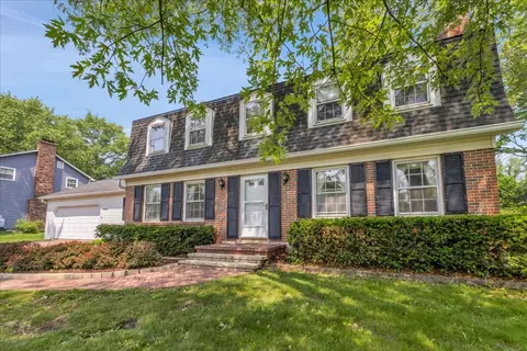 26 W266 Tomahawk Dr, Wheaton, IL 60189 photo 2