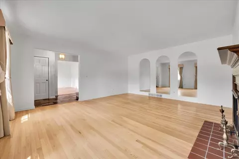 26 W266 Tomahawk Dr, Wheaton, IL 60189 photo 6