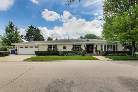 6835 N Waukesha Ave, Chicago, IL 60646